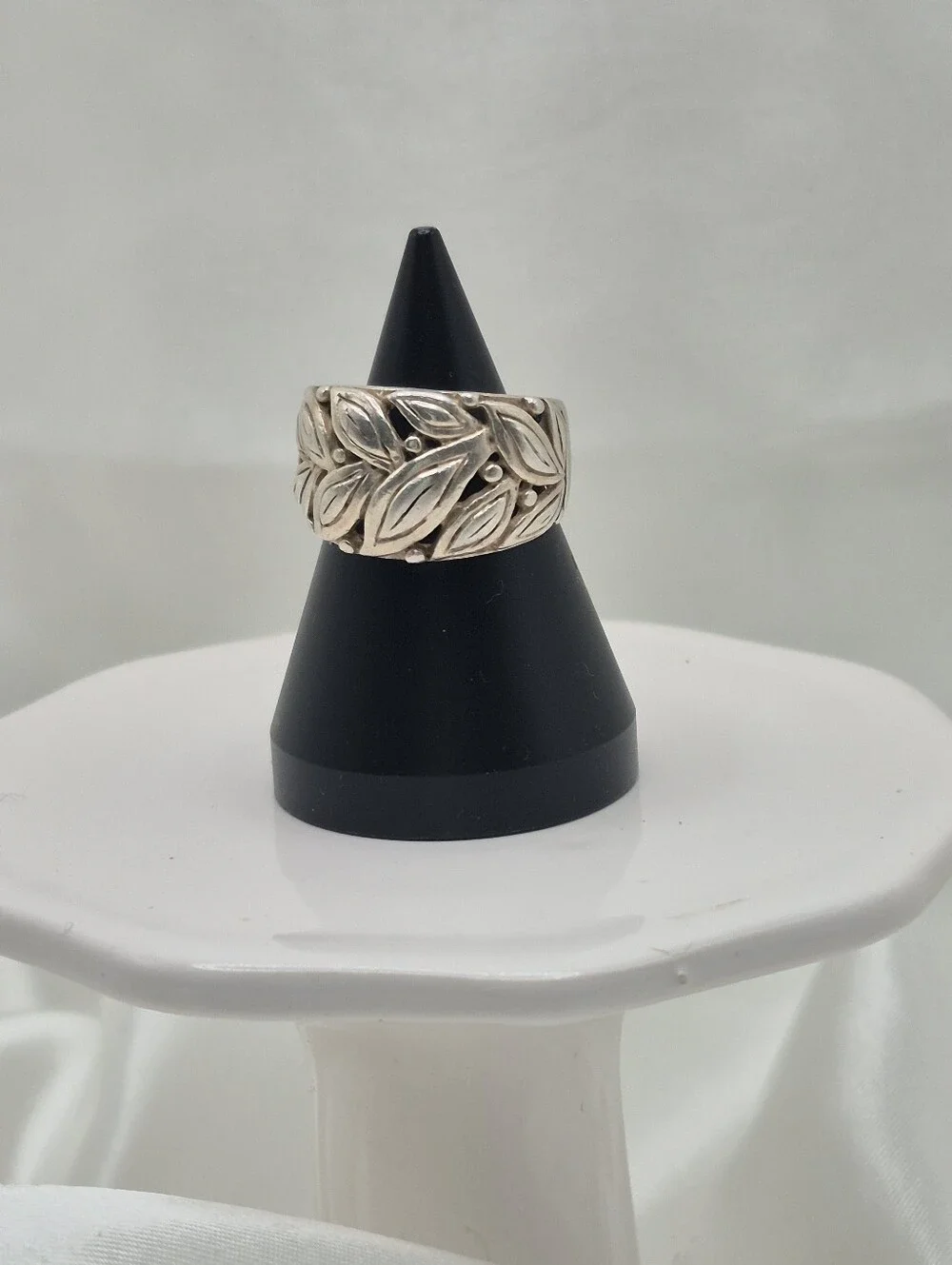 925 Sterling Silver Leaf Band Ring Foliate  Design Size 7 Openwork Thailand